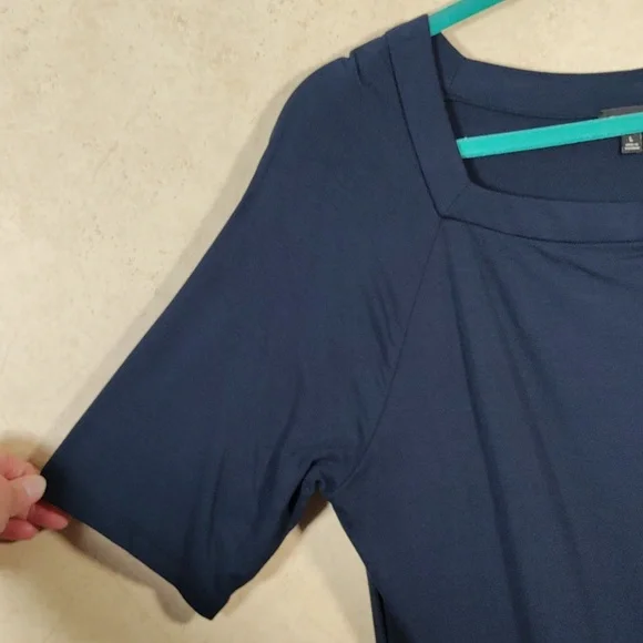 04108 Talbots Navy Blue Square neck S/S knit blouse L - Picture 4 of 7